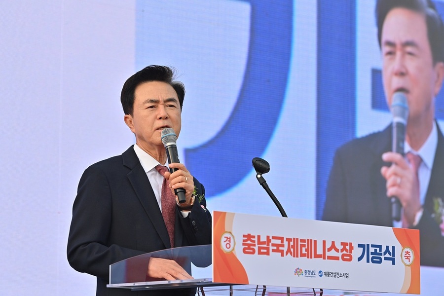 ▲ 김태흠 충남도지가 24일 홍성군 홍북읍 내포신도시 부지에서 ‘충남국제테니스장’ 기공식에서 인사말을 하고 있다.ⓒ충남도