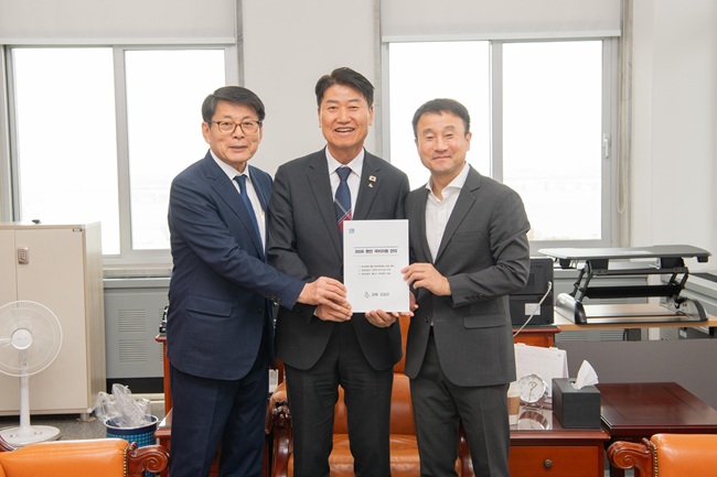 ▲ 함명준 고성군가 지역 현안사업의 국비 확보 및 문제 해결을 위해 25일까지 국회 및 중앙부처(국토교통부, 해양수산부, 환경부 등)를 연이어 방문한다. ⓒ고성군