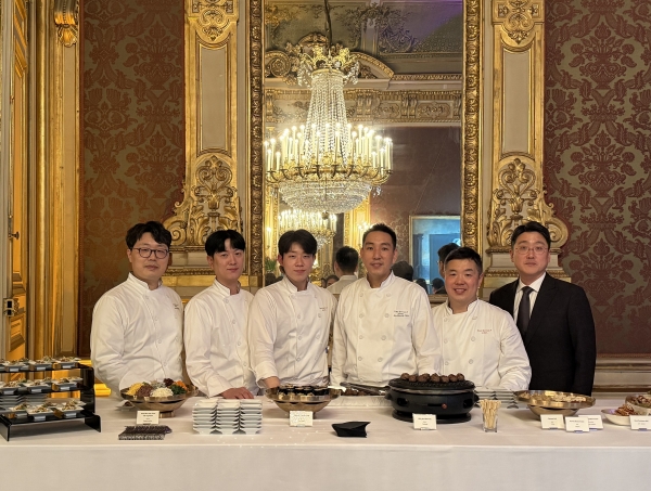 ▲ ‘라 리스트 10주년 어워즈’ 칵테일 리셉션에서 한식을 선보인 서울신라호텔 셰프들ⓒ서울신라호텔