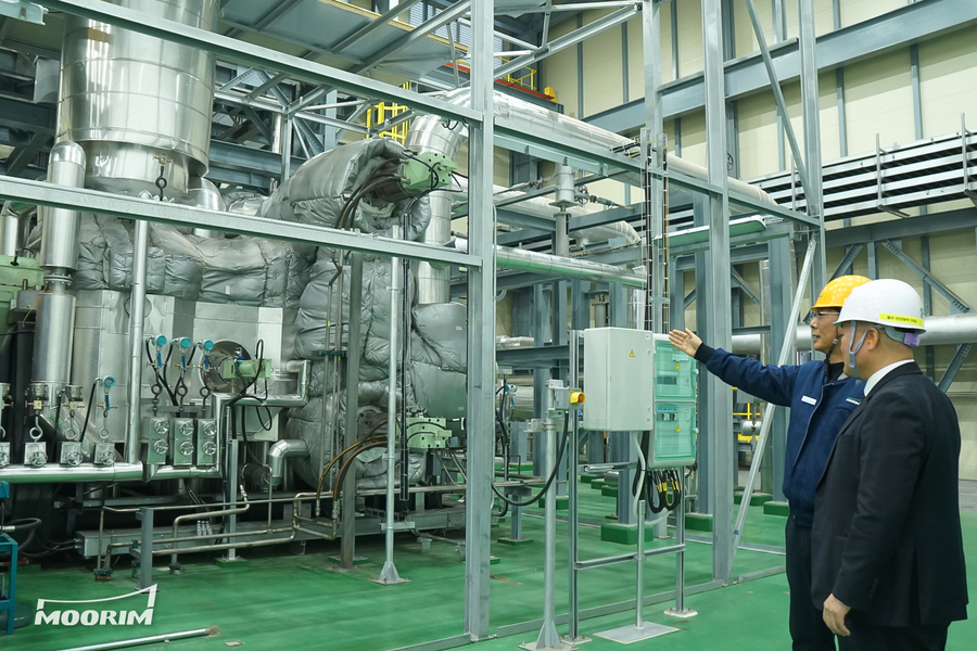 ▲ 대통령직속 탄녹위가 무림P&P 친환경 고효율 회수 보일러를 시찰하기 위해 현장에 방문했다. ⓒ무림