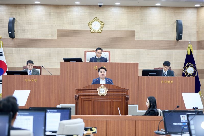 ▲ 오세현 아산시장이 시의회 정례회에서 시정연설을 하고 있다.ⓒ아산시