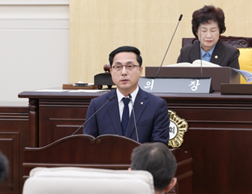 ▲ 박희조 구청장이 25일 제290회 정례회 개회식에서 시정연설을 하고 있다. ⓒ동구