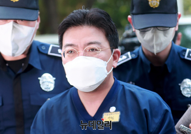 ▲ 라덕연 호안투자자문사 대표가 지난 2023년 5월 서울남부지법에서 열린 구속 전 피의자 심문(영장실질심사)에 출석하고 있다. ⓒ정상윤 기자