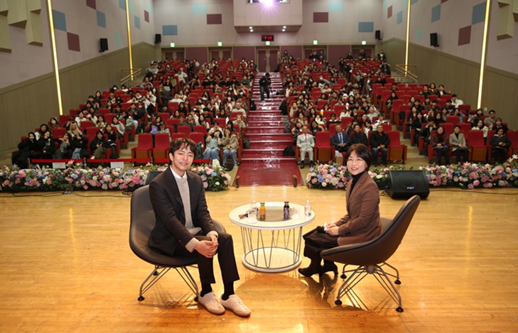 ▲ 특강 ‘꿈꾸는 이방인: 동국대에서 브로드웨이’ 현장 사진.ⓒ동국대