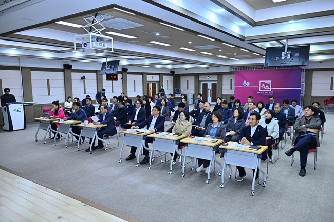 ▲ 속초시가 지난 24일 시청 대회의실에서 '속초시 시책 만족도 조사 연구용역' 최종보고회를 개최했다. ⓒ속초시