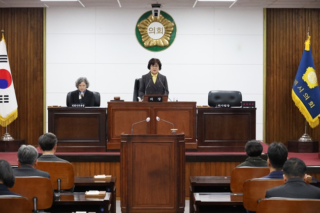 ▲ 동해시의회가 25일 제357회 동해시의회 제2차 정례회를 개회하고 내달 18일까지 24일 간의 일정으로 2025년 마지막 의정활동에 돌입했다. ⓒ동해시의회