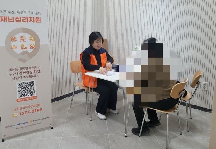 ▲ 천안시가 이랜드 물류센터 화재로 피해를 입은 주민들을 위한 심리지원 부스를 운영하고 있다.ⓒ천안시