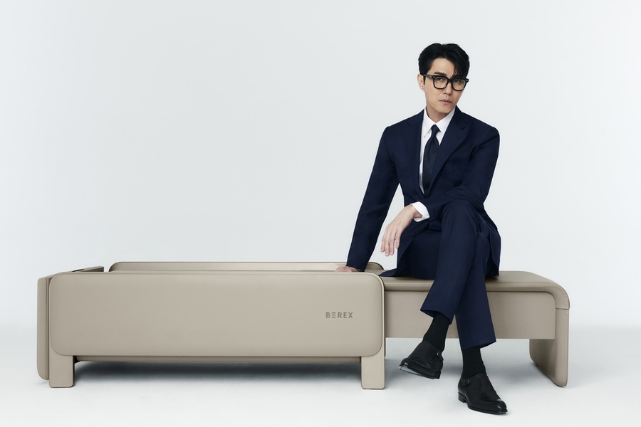 ▲ 코웨이가 식품의약품안전처 인증 의료기기인 ‘비렉스(BEREX) 마사지셋·코어셋’ 신제품 출시와 함께 배우 차승원을 광고 모델로 선정했다. ⓒ코웨이