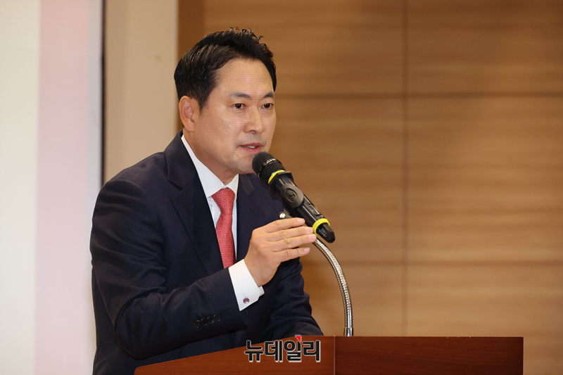 ▲ 장동혁 국민의힘 대표가 26일 오전 국회 의원회관에서 열린 사단법인 '건국이념보급회·이승만포럼(회장 인보길) 제작 다큐멘터리 영화 '독립외교 40년: 이승만의 외로운 투쟁' 시사회에서 축사를 하고 있다. ⓒ이종현 기자