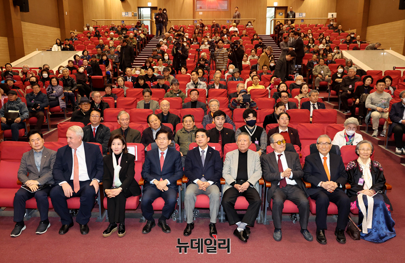 ▲ 사단법인 '건국이념보급회·이승만포럼(회장 인보길) 제작 다큐멘터리 영화 '독립외교 40년: 이승만의 외로운 투쟁' 시사회가 26일 오전 국회 의원회관에서 열렸다. ⓒ이종현 기자