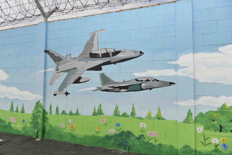 ▲ 1전비, 민·군 상생을 위한 부대 담벼락 벽화 조성 실시ⓒ공군 제1전투비행단 제공