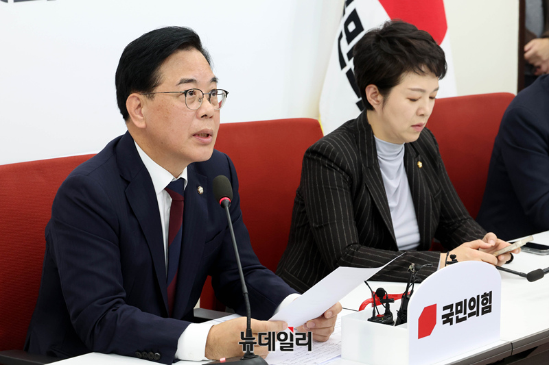 ▲ 송언석 국민의힘 원내대표가 26일 국회에서 현안 관련 기자간담회를 갖고 발언을 하고 있다. ⓒ이종현 기자