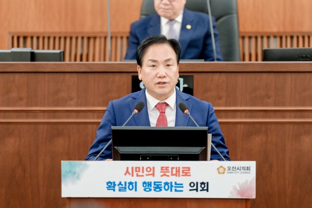 ▲ 시의회에서 내년도 예산안을 설명하고 있는 이권재 시장ⓒ오산시 제공