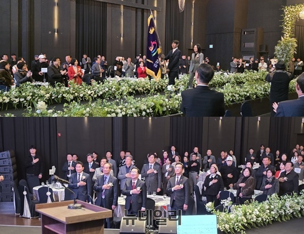 ▲ 26일 대전·세종호남향우회연합회 ‘2025 송년의 밤’에 내년 지방선거 대전시장 유력 후보로 거론되는 이장우 대전시장, 허태정 전 시장, 장철민 국회의원이 모두 참석해 행사장은 지역정치권의 이목이 쏠렸다. ⓒ김경태기자