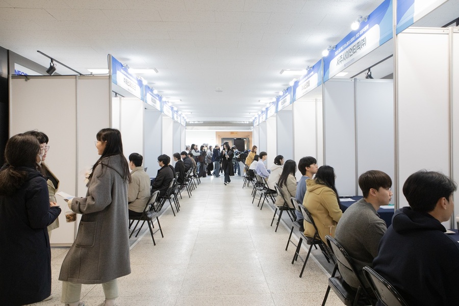 ▲ 계명대학교(총장 신일희)는 11월 20일 성서캠퍼스 바우어관에서 대구연구개발특구 이노폴리스캠퍼스와 대구시 RISE 혁신아카데미 사업을 연계해 ‘2025 기술인재 취업·채용 박람회’를 개최했다.ⓒ계명대