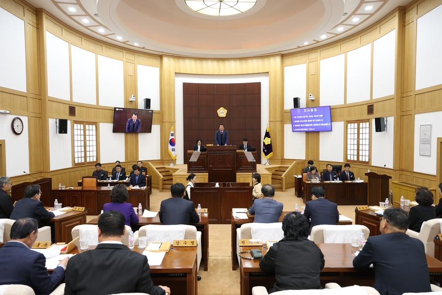 ▲ 경산시의회(의장 안문길)는 11월 26일 제1차 본회의를 시작으로 12월 26일까지 31일간의 일정으로 제266회 정례회를 개회했다.ⓒ경산시의회