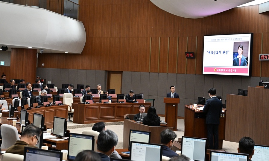 ▲ 김태흠 충남도지사가 26일 도의회에서 도정질문에 답변하고 있다.ⓒ충남도