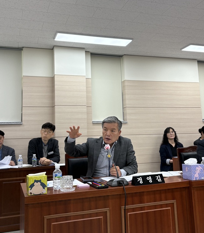 ▲ 경북도의회 정영길 의원(성주, 국민의힘)이 제359회 제2차 정례회에서 도내 재해피해농산물 등의 체계적인 유통 지원을 통해 농가소득 증대와 환경보호를 도모하기 위해 ‘경상북도 재해피해농산물 등 판매촉진 지원 조례안’을 대표 발의했다.ⓒ경북도의회