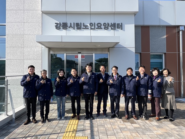 ▲ 강릉시의회 행정위원회(위원장 허병관)가 26일 강릉시립요양센터와 강릉남부노인종합복지관을 방문해 노인복지 및 치매전담시설 조성 현황을 점검했다. ⓒ강릉시의회