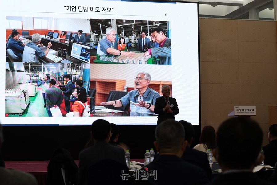 ▲ 신희중 동하정밀 대표가 창업과 성공과정을 발표하고 있다. ⓒ김정원 기자