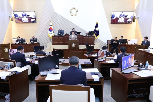 ▲ 박상수 삼척시장이 27일 제259회 삼척시의회 제2차 정례회 시정연설을 통해 2026년도 시정 운영 방향과 본예산안을 발표했다. ⓒ삼척시