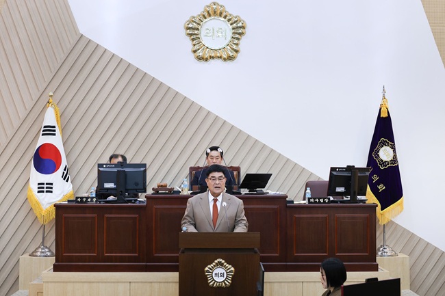 ▲ 박상수 삼척시장이 27일 제259회 삼척시의회 제2차 정례회 시정연설을 통해 2026년도 시정 운영 방향과 본예산안을 발표했다. ⓒ삼척시