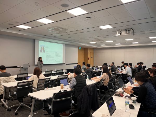 ▲ 김&장 법률사무소 강성윤 변호사가 ‘AI 기본법 주요 이슈’에 대해 설명을 하고 있다.ⓒ한국해양진흥공사