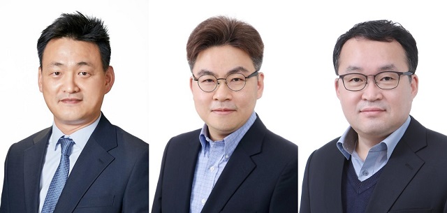 ▲ 왼쪽부터 김태훈 부사장, 최문근 부사장, 이준호 전무.ⓒLG CNS