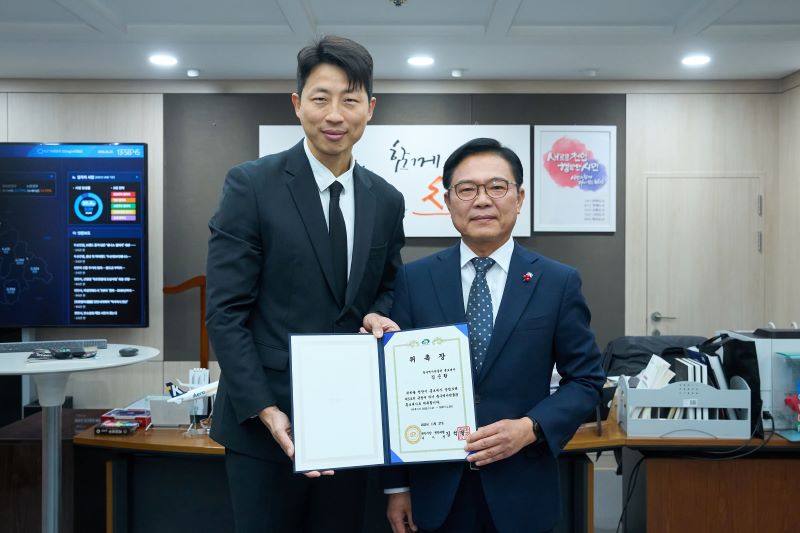 ▲ 축구역사박물관 제1호 홍보대사로 위촉된 김근환 해설위원.ⓒ천안시