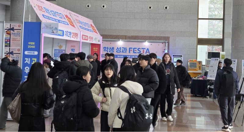 ▲ ‘2025학년도 학생성과 페스타’가 개최돼 많은 학생들의 관심을 받고 있다.ⓒ선문대