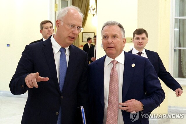 ▲ 키릴 드미트리예프 러시아 특사와 스티프 위트코프 미국 특사. 출처=로이터ⓒ연합뉴스