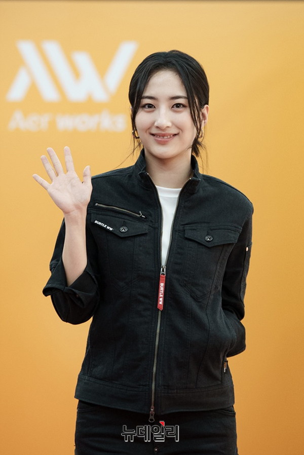 ▲ 배우 김 민이 27일 금정 AK플라자에서 열린 아에르웍스(Aer Works) 브랜드 런칭 기념 행사에 참석해 포즈를 취하고 있다.