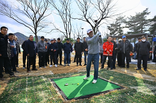 ▲ 속초시가 어르신들의 건강한 여가 및 힐링 활동을 위해 조성한 '도리원 100세 쉼터'를 27일 개장했다. ⓒ속초시
