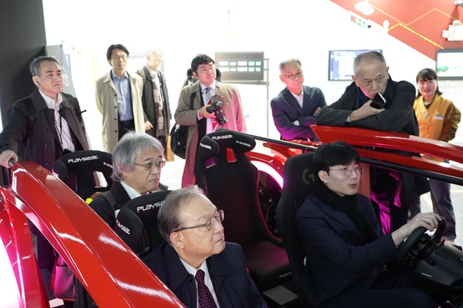 ▲ 한국교통연구원장과 일본교통관광연구소장을 포함한 양국 주요 교통분야 연구위원들이 강릉시 도시정보센터를 공식 방문했다. ⓒ강릉시