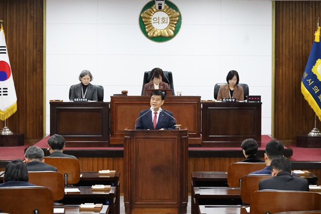 ▲ 동해시의회가 지난 26일 제357회 동해시의회 제2차 정례회 제2차 본회의를 개의하고 25일 심의한 2026년 당초예산 출연 동의안을 포함한 총 9건의 안건을 의결했다. ⓒ동해시의회