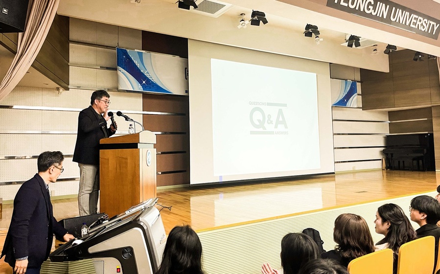 ▲ 영진전문대학교 인테리어디자인과는 27일 오후 도서관 시청각교육실에서 실내건축 전문기업 ㈜삼원에스앤디의 강상철 디자인본부 본부장(부사장)을 초청해 산업체 인사 특강을 실시했다.ⓒ영진전문대