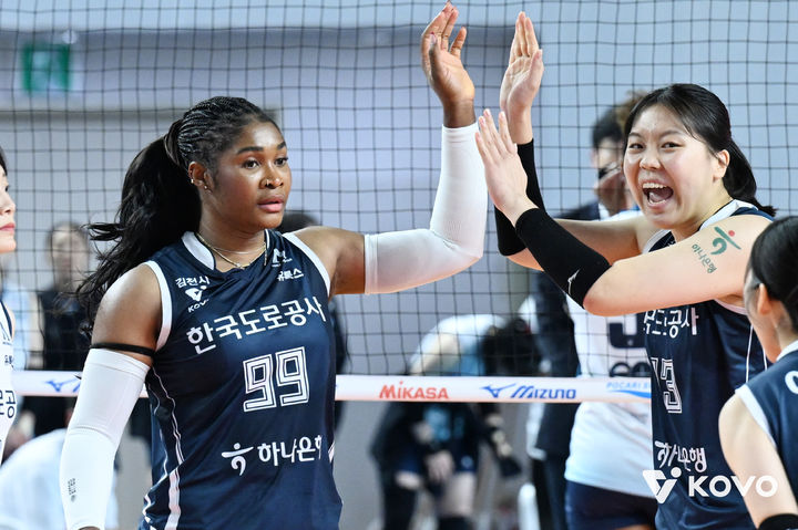 ▲ 모마의 22득점 활약을 앞세운 도로공사가 파죽의 10연승을 내달렸다.ⓒKOVO 제공