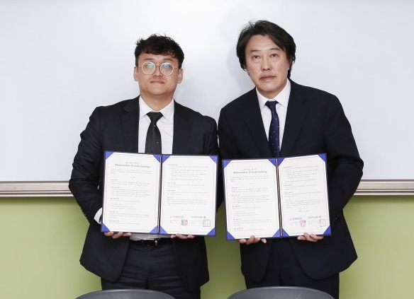 ▲ 남서울교육재단 남서울평생교육원이 지난 26일 모두의그룹 한국사이버진흥원과 미래 교육 생태계를 주도하기 위한 전략적 협력을 위한 협약을 했다. ⓒ남서울대학교