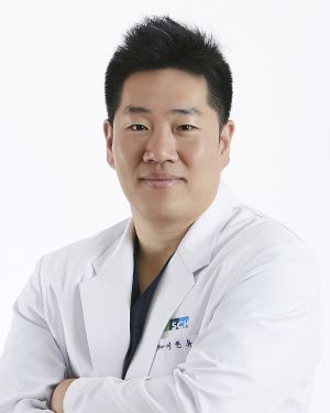 ▲ ‘스마트 의료지도 사업’ 모범 사례로 국립중앙의료원장 표창을 받은 순천향대학교 부속 천안병원 이한유 센터장(충남권역응급의료센터).ⓒ순천향대천안병원