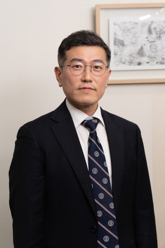 ▲ 이재명 대통령은 28일 대통령 몫 방송미디어통신위원회(방미통위) 위원에 류신환 법무법인 지향 변호사를 위촉했다. ⓒ대통령실 제공