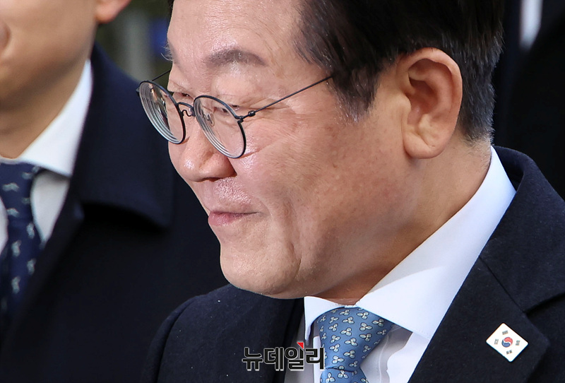 ▲ 이재명 대통령(당시 더불어민주당 대표)이 지난 2월 26일 오후 서울 서초구 서울고등법원에서 열린 공직선거법 위반 관련 결심 공판에 출석하고 있다. ⓒ서성진 기자