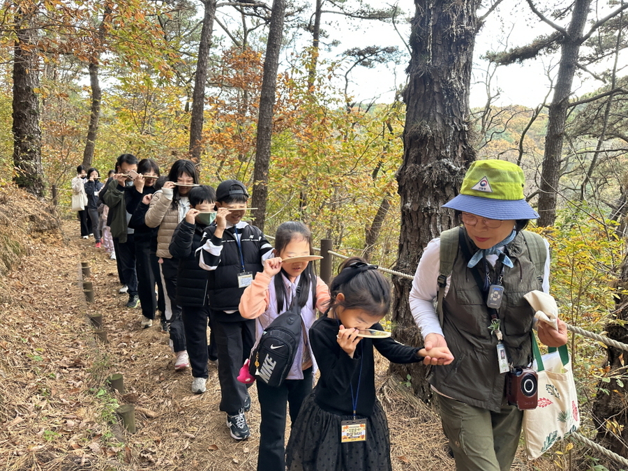 ▲ 대구 수성문화재단(이사장 김대권) 용학도서관이 기후에너지환경부가 주관한 ‘2025 기후환경교육 우수도서관’에 최종 선정됐다(용학도서관 '진밭골에 마실 가자')ⓒ수성구