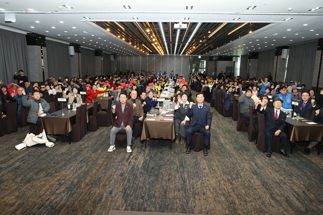 ▲ 강릉시장애인법인단체연합회가 28일 남항진 세인트컨벤션에서 '제25회 강릉시 장애인의 날 및 제45회 장애인의 날' 기념행사를 개최했다. ⓒ강릉시