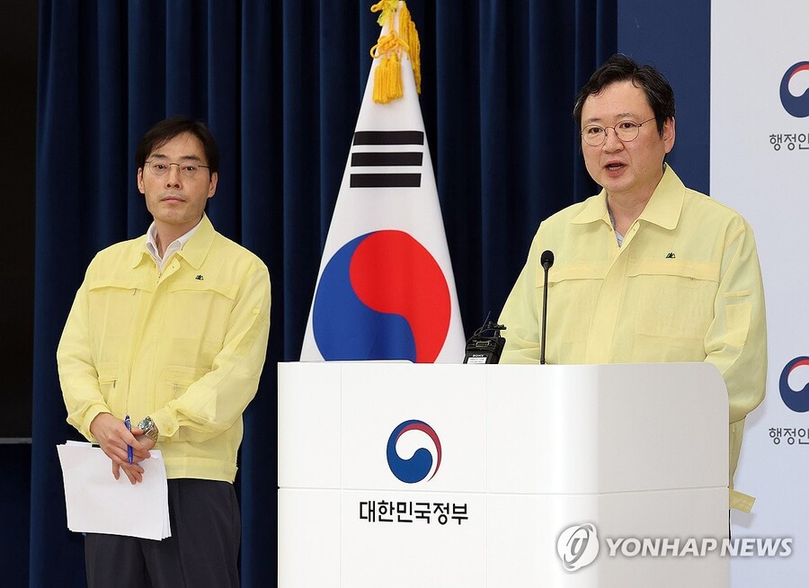 ▲ 이재용 국가정보자원관리원장(오른쪽). ⓒ연합뉴스