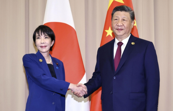 ▲ 다카이치 사나에 일본 총리(왼쪽)와 시진핑 중국 국가주석(오른쪽)ⓒ연합뉴스