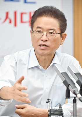 ▲ 이철우 경북도지사는 “국비 확보는 재정이 열악한 경북의 생존이 걸린 사안인 만큼 마지막까지 주요 현안 사업들이 최대한 반영되어 예산과의 전쟁에서 승리할 수 있도록 모든 역량을 집중하겠다”고 강조했다.ⓒ경북도