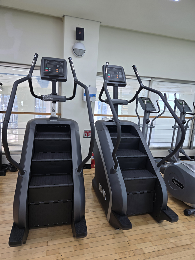 ▲ 태백국민체육센터가 신규 도입한 스테어클라이머. ⓒ태백시시설관리공단