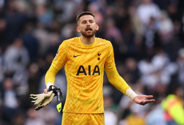 ▲ 골키퍼 비카리오가 역대급 실책을 저지른 가운데 토트넘은 풀럼에 1-2로 패배했다.ⓒ연합뉴스 제공