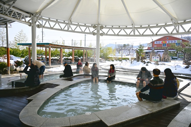 ▲ 속초시 척산족욕공원이 내달 1일부터 휴장 기간에 들어간다. ⓒ속초시