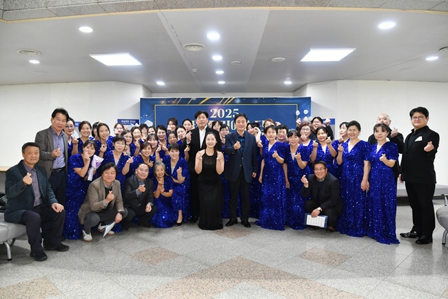 ▲ 2025년 화천군립예술단 정기연주회가 지난 29일 화천문화예술회관에서 최문순 군수, 류희상 군의장을 비롯한 군의원, 지역 기관사회단체장, 주민들이 참석한 가운데 열렸다. ⓒ화천군